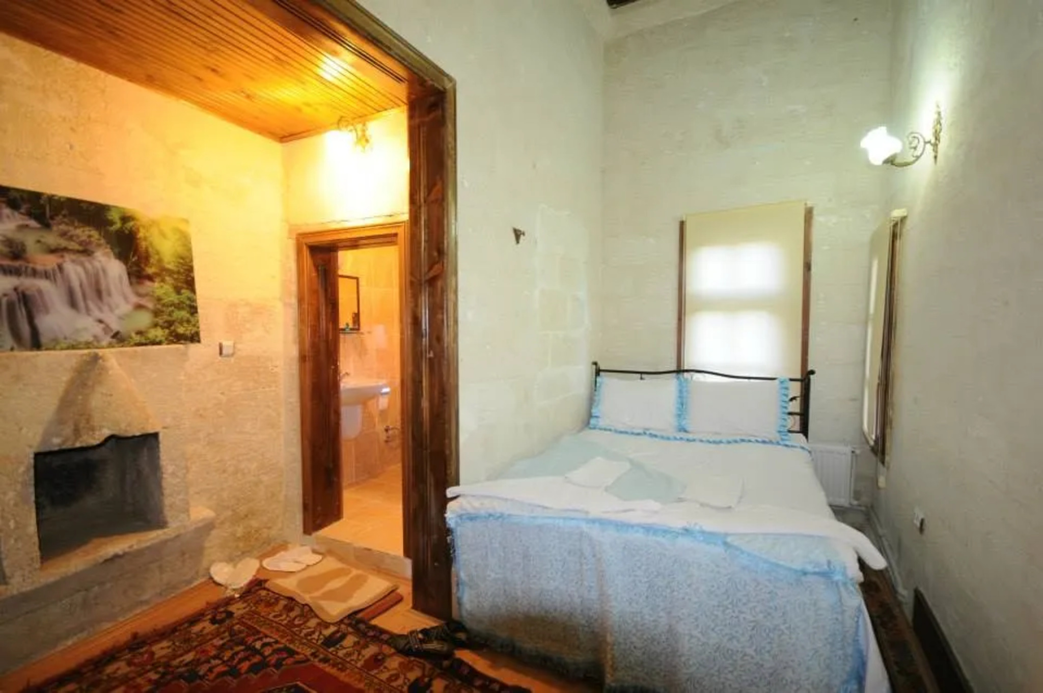 Born Hotel Old House 18/29