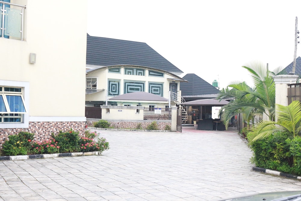 Royal Charlin Hotel And Suites 4/24
