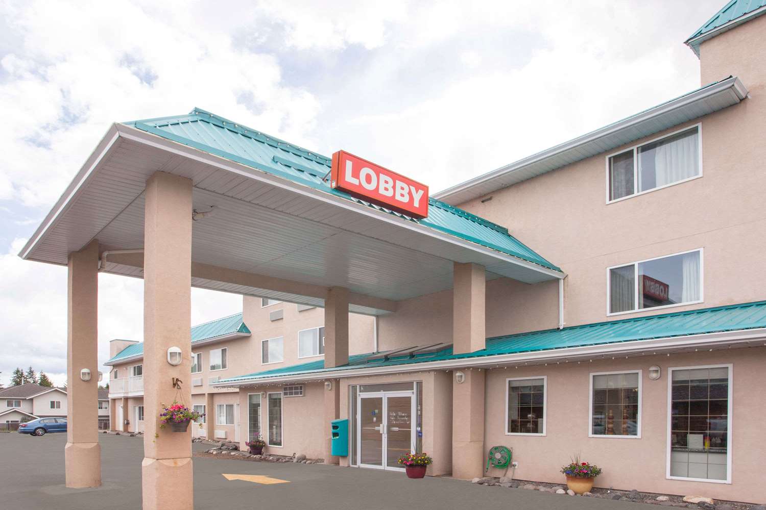 Ramada by Wyndham 100 Mile House 2/15