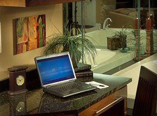 The Champagne Lodge Luxury Suites 19/25