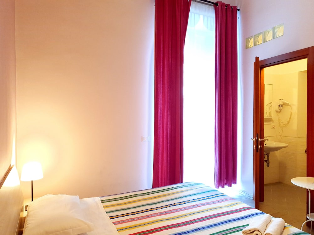 Mancini Hostel Naples 16/70