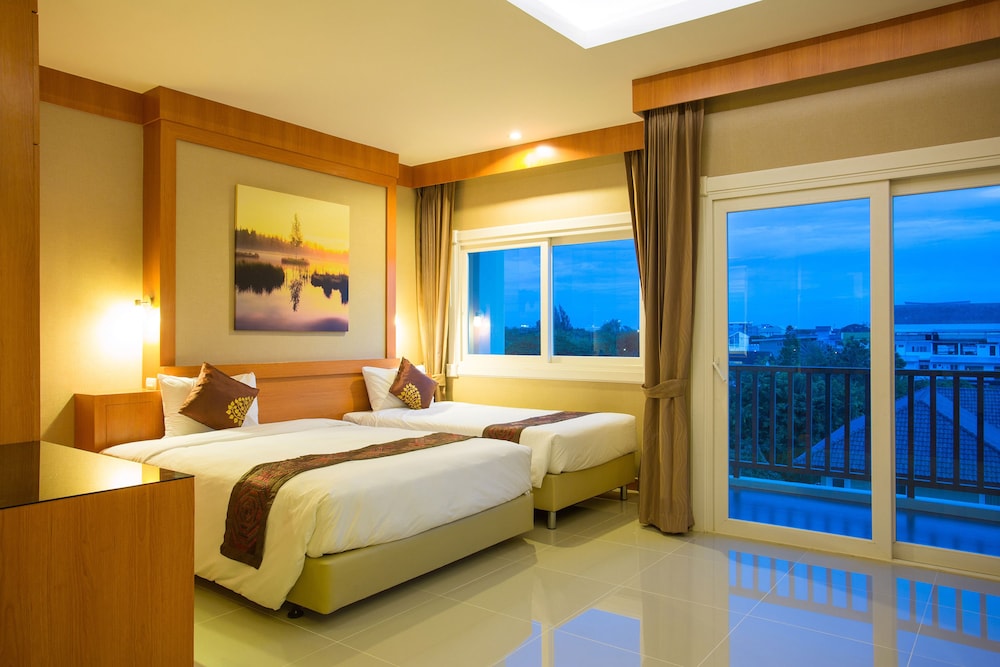 DELUXE, TWIN BEDS