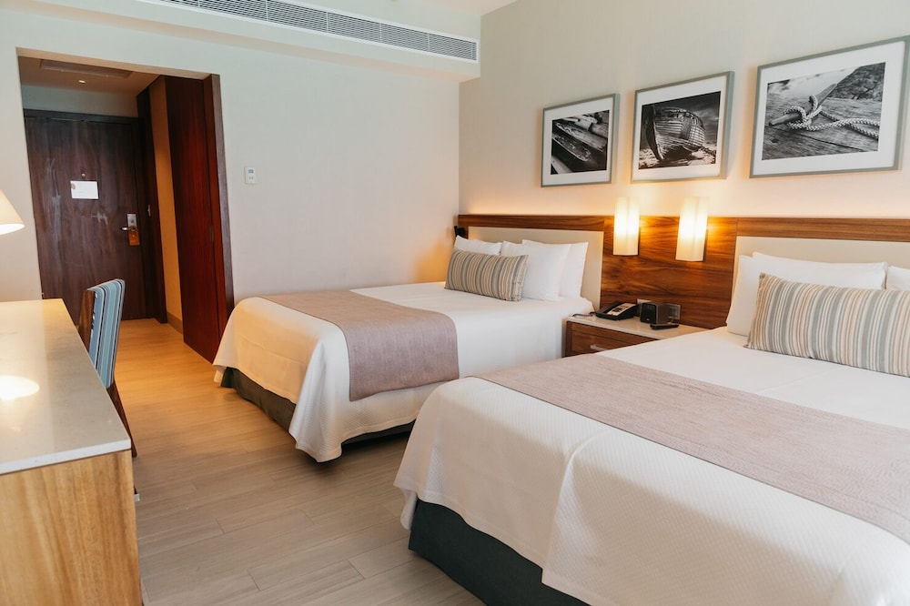 Emporio Cancun 11/48