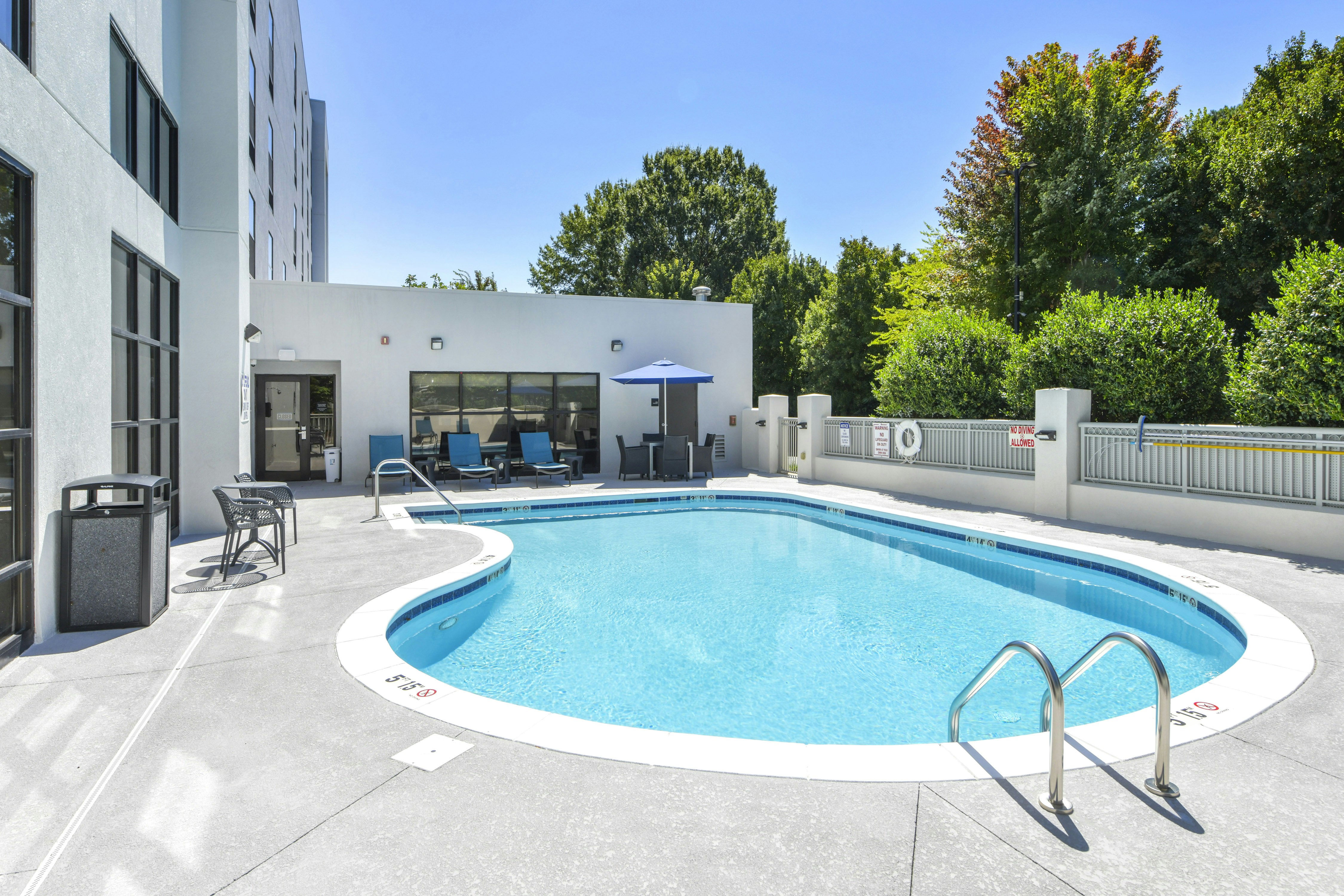 Hampton Inn & Suites Burlington NC 64/66