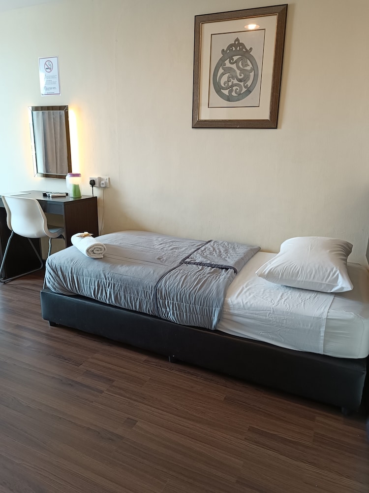 So Hotel 18/36
