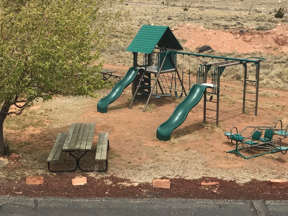 Broken Spur Inn And Steakhouse 43/72