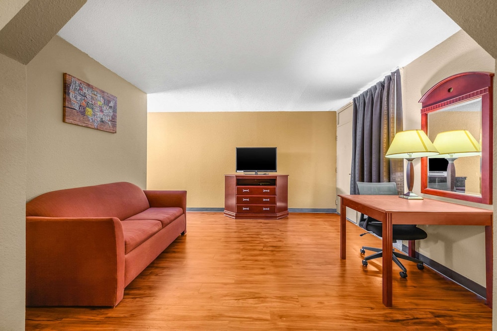 Econo Lodge Decatur South 19/28