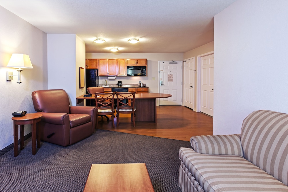 Candlewood Suites Pearland 26/37