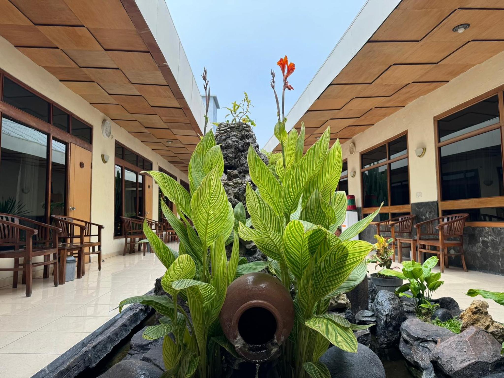 Hotel Priangan 6/50