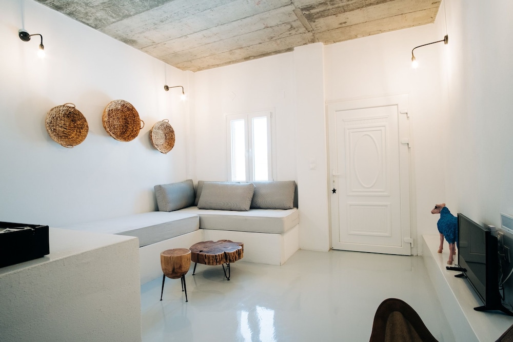 Mesanto Luxury Suites 42/50