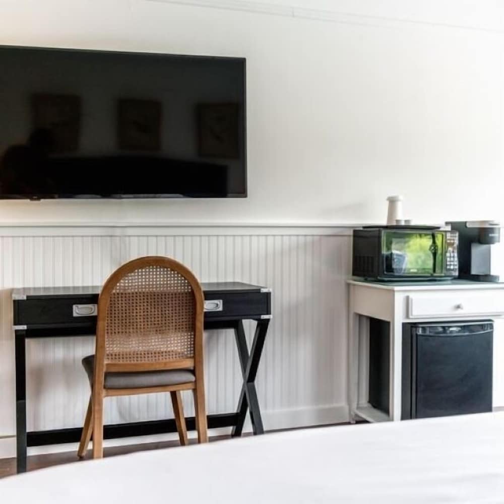 Agate Cove Inn 61/71