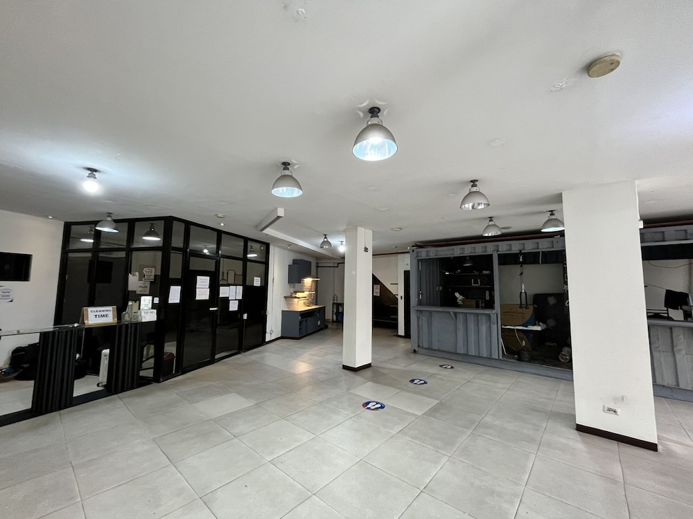 Junction Hostels 32/50