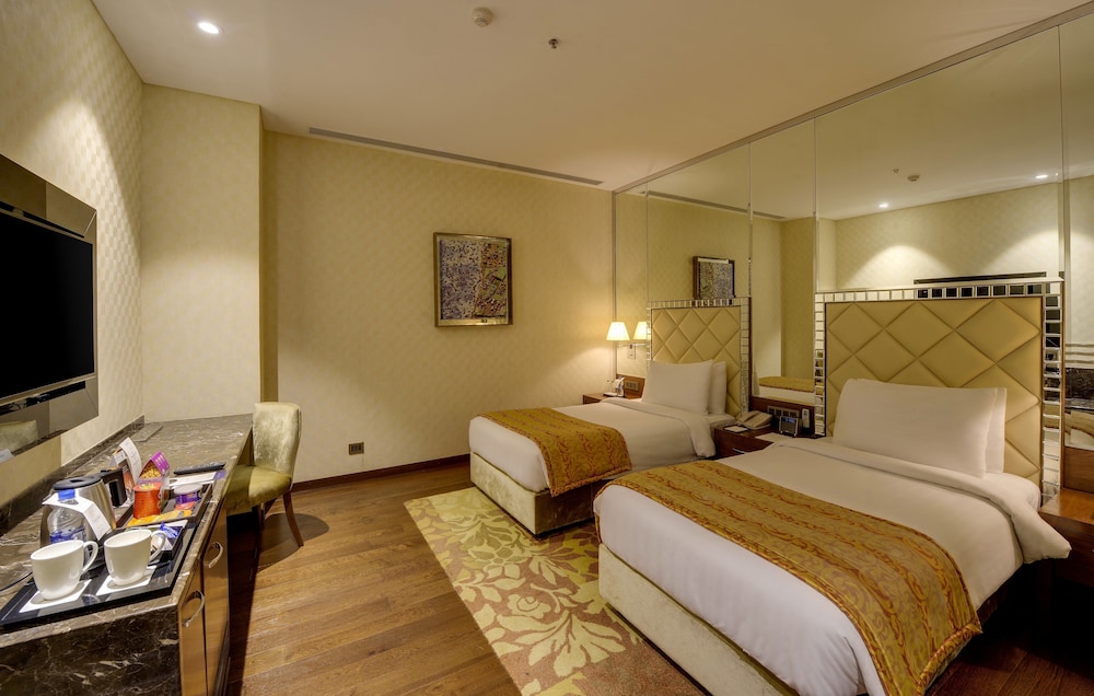 COMFORT, TWIN BEDS
