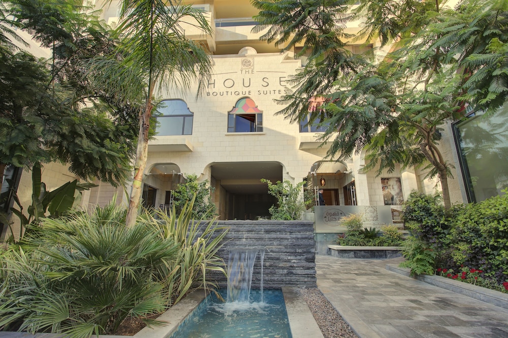 The House Boutique Suites 63/68