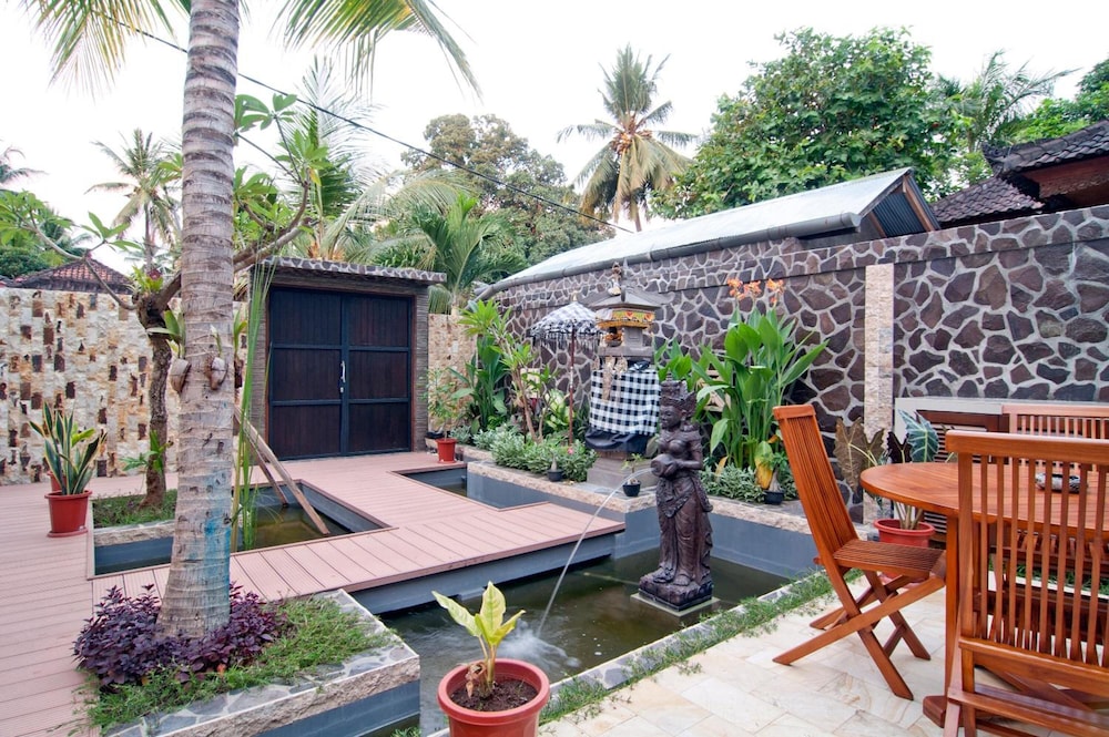 Lovina Oasis 23/28
