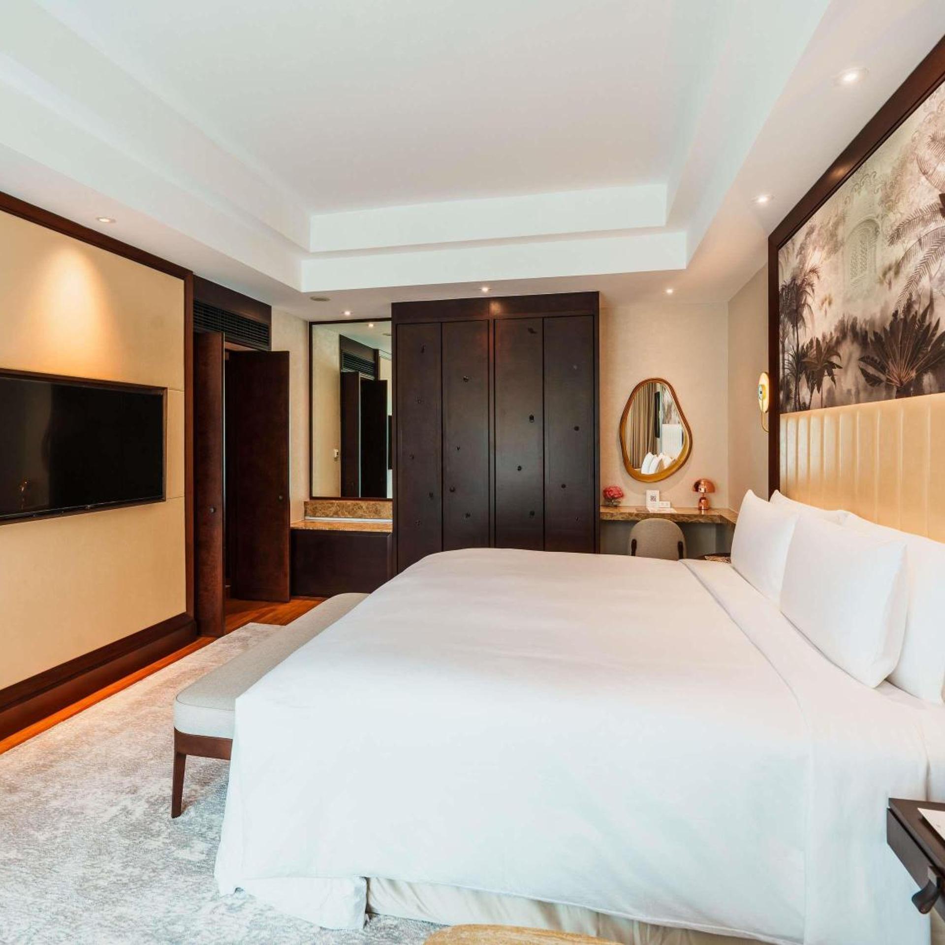 Renovated, Signature, King Bed