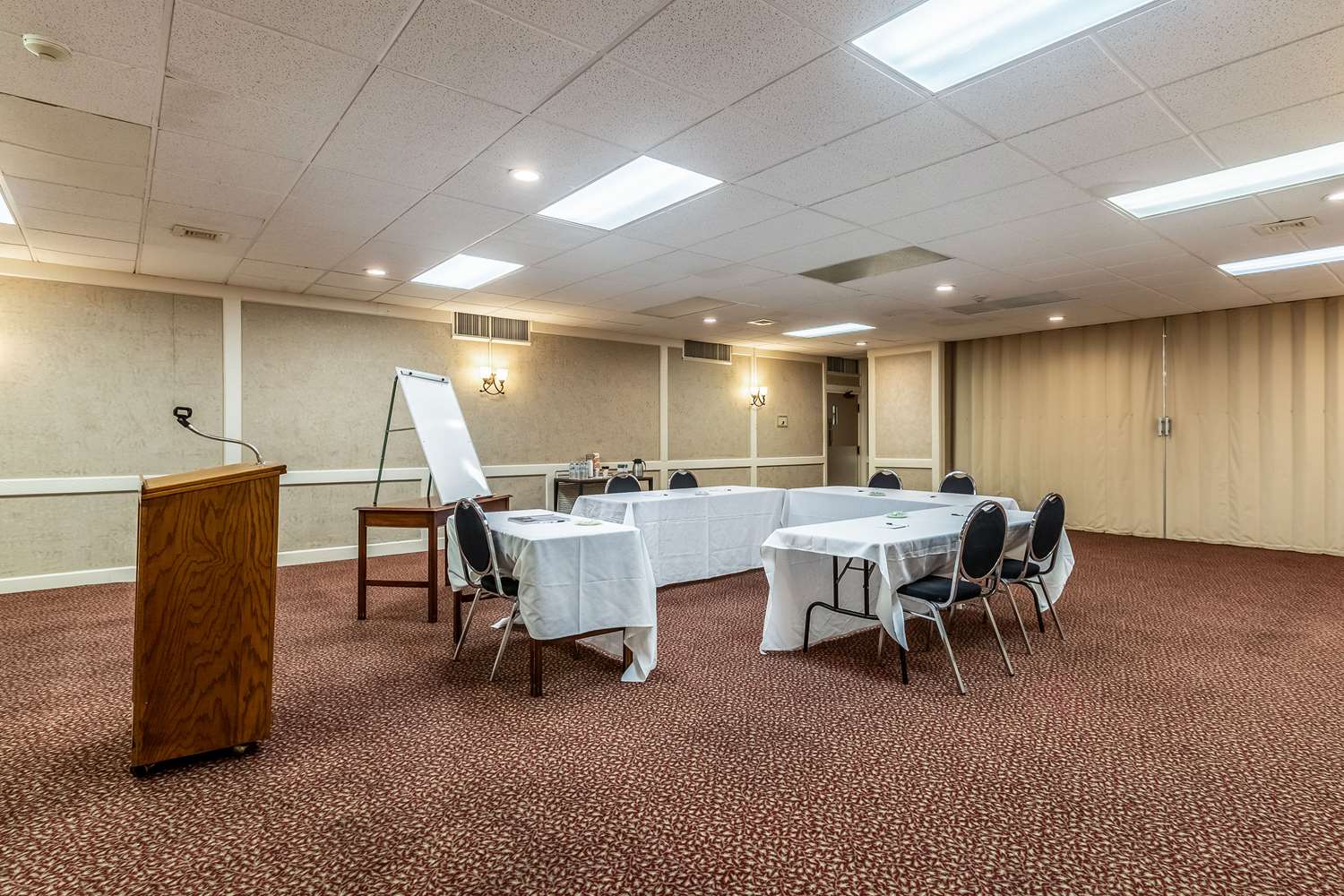 Quality Inn & Suites Albert Lea, MN 13/17