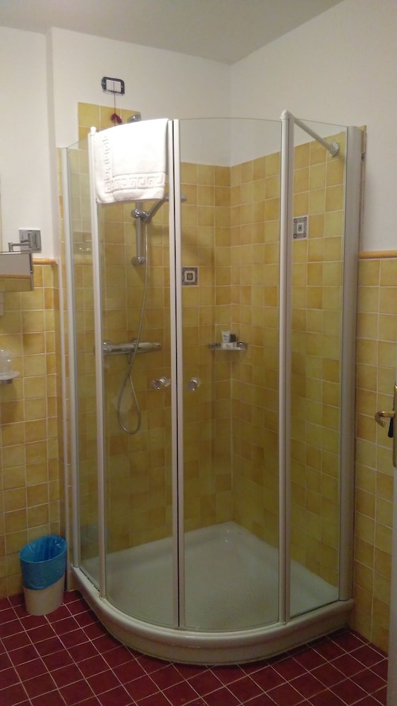 HOTEL COSTA PARADISO 44/45