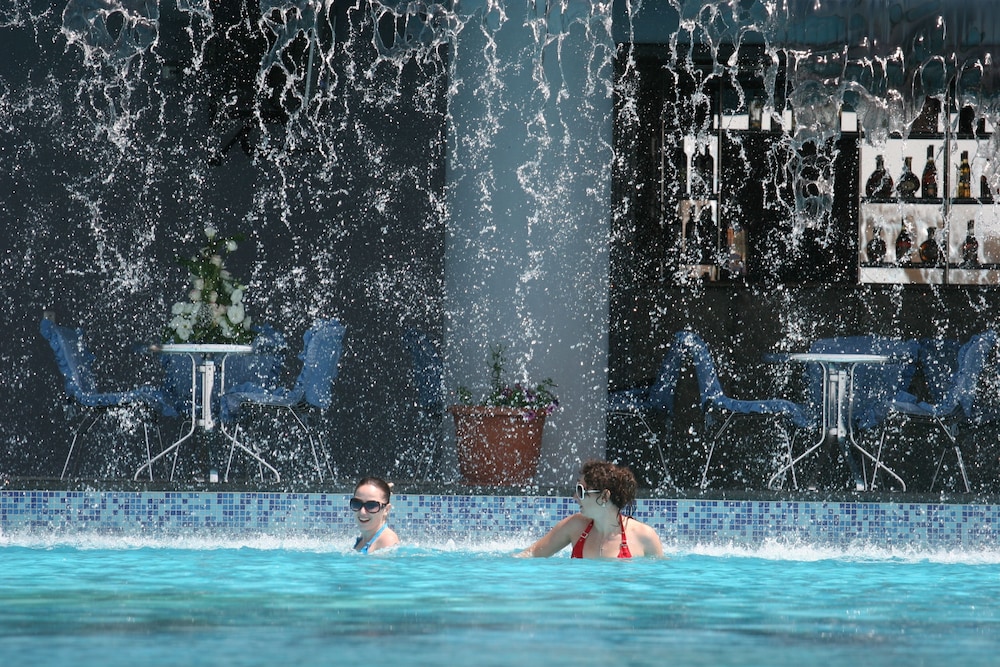 Latar Hotel Complex 26/67