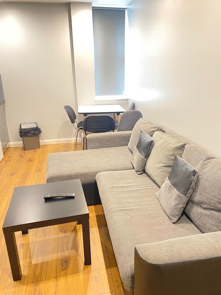 Easy Lets - Showcase Apartments 20/45