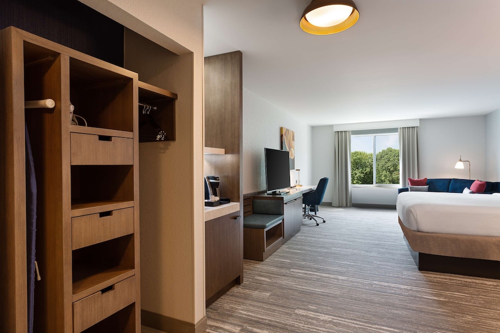 Hilton Garden Inn Melville 12/69