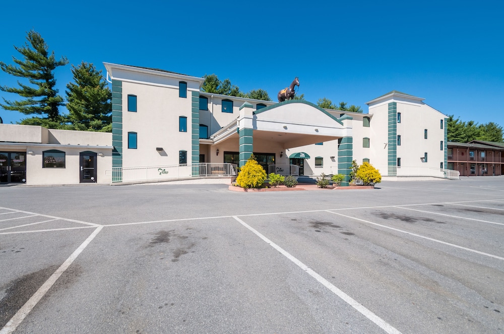 Rodeway Inn and Suites Charles Town WV 1/45