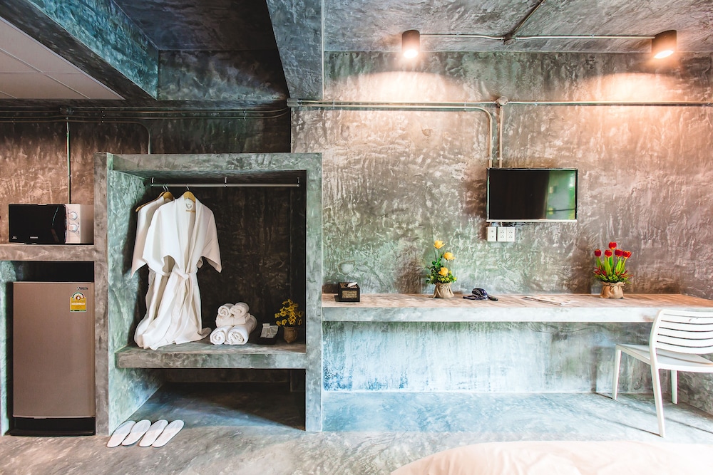 Stucco Loft Residency 21/72