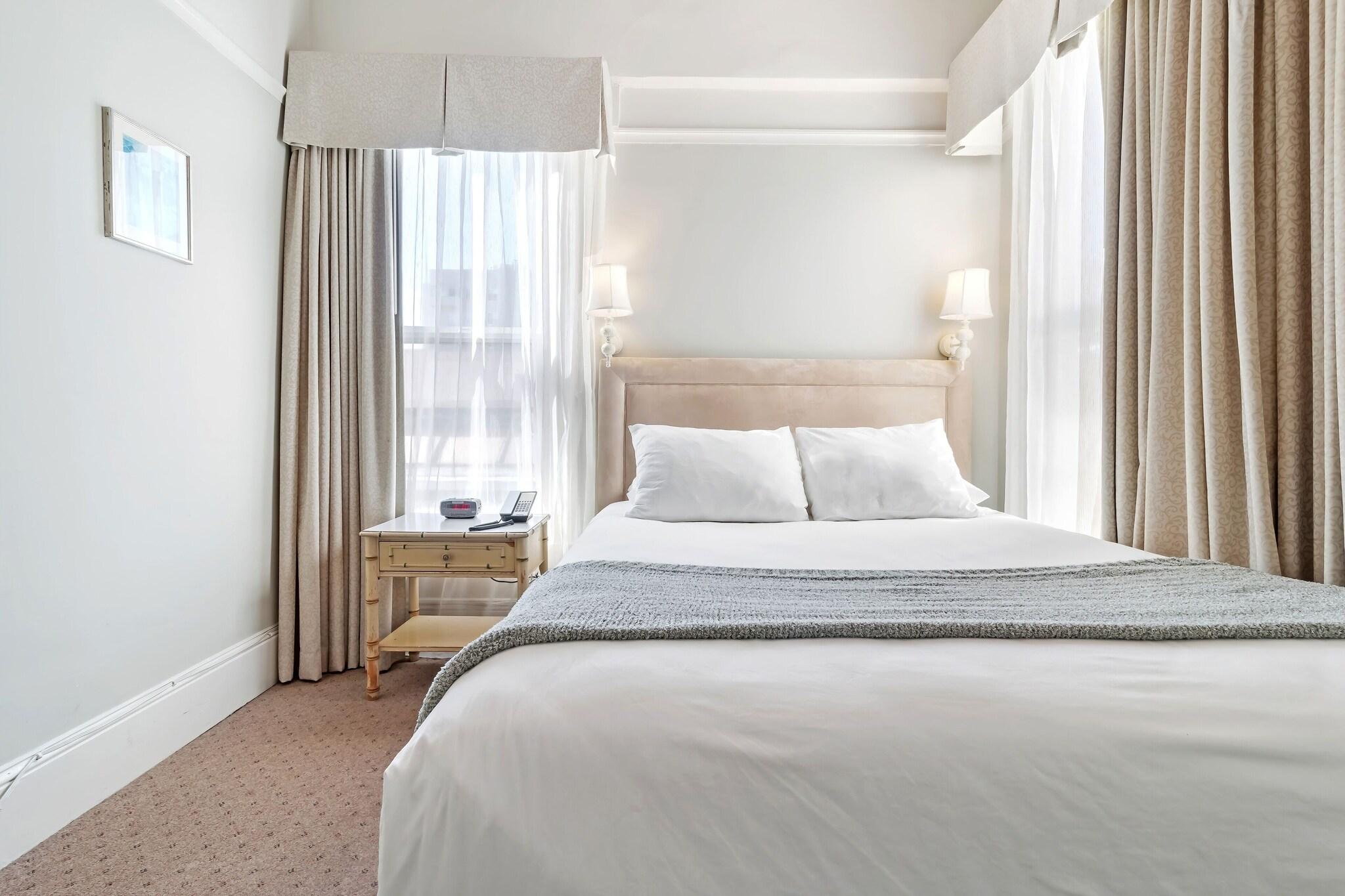 Room, Queen Bed