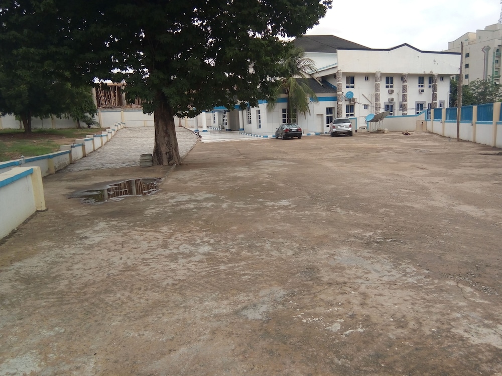E-Class Resorts 20/21