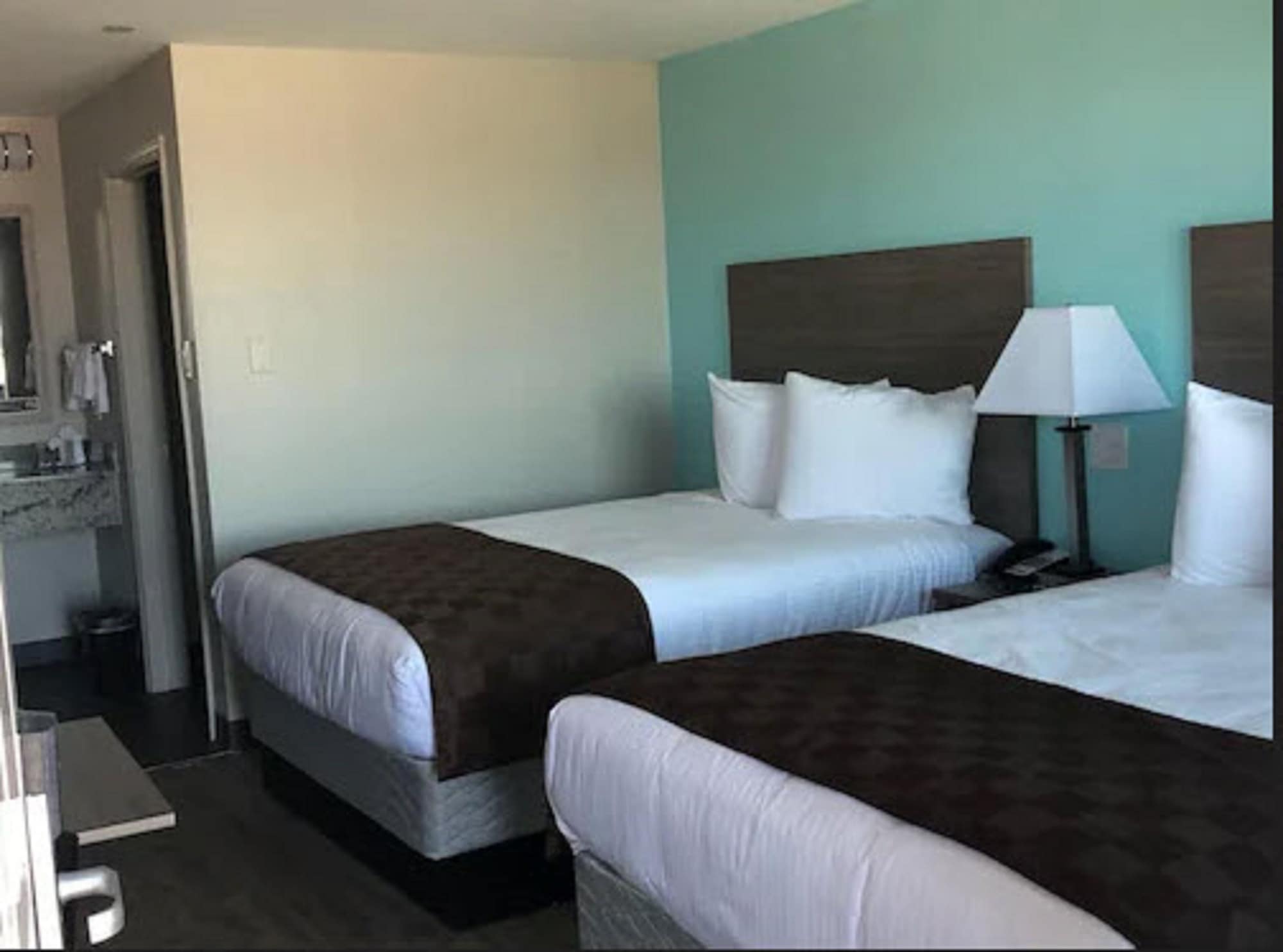ROOM, 2 DOUBLE BEDS