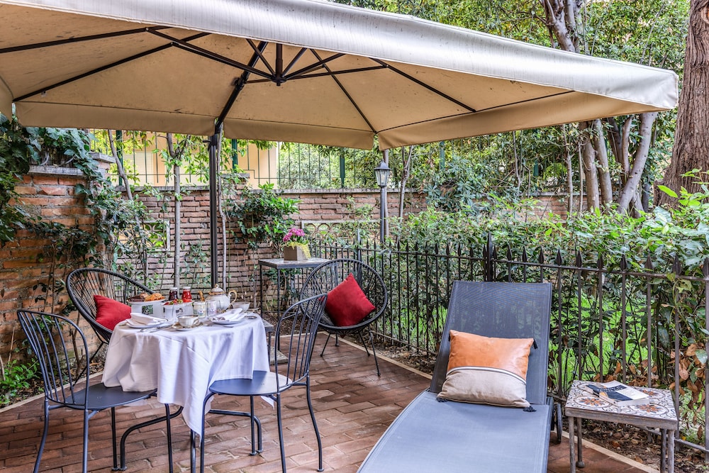 Hotel Villa Mangili 70/89