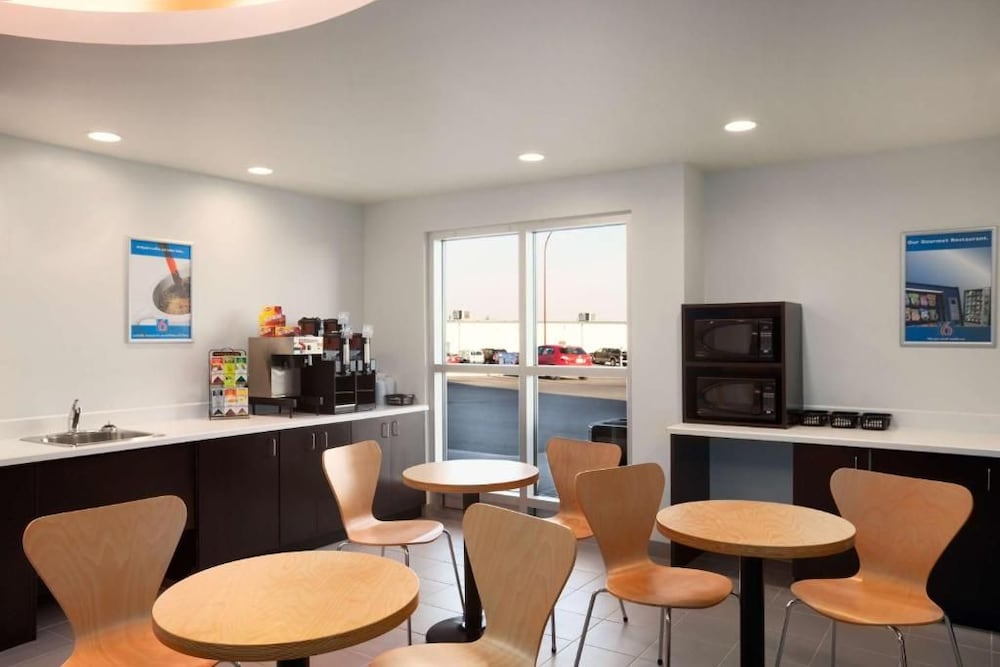 Motel6 Swift Current Sk 36/44