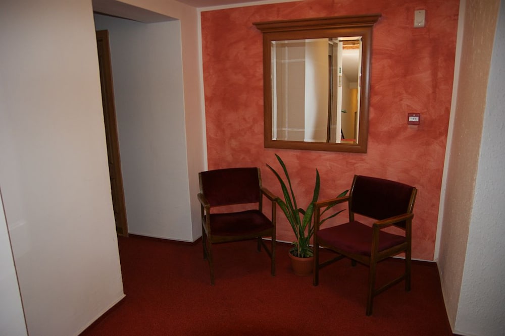 Hotel Maria 25/50