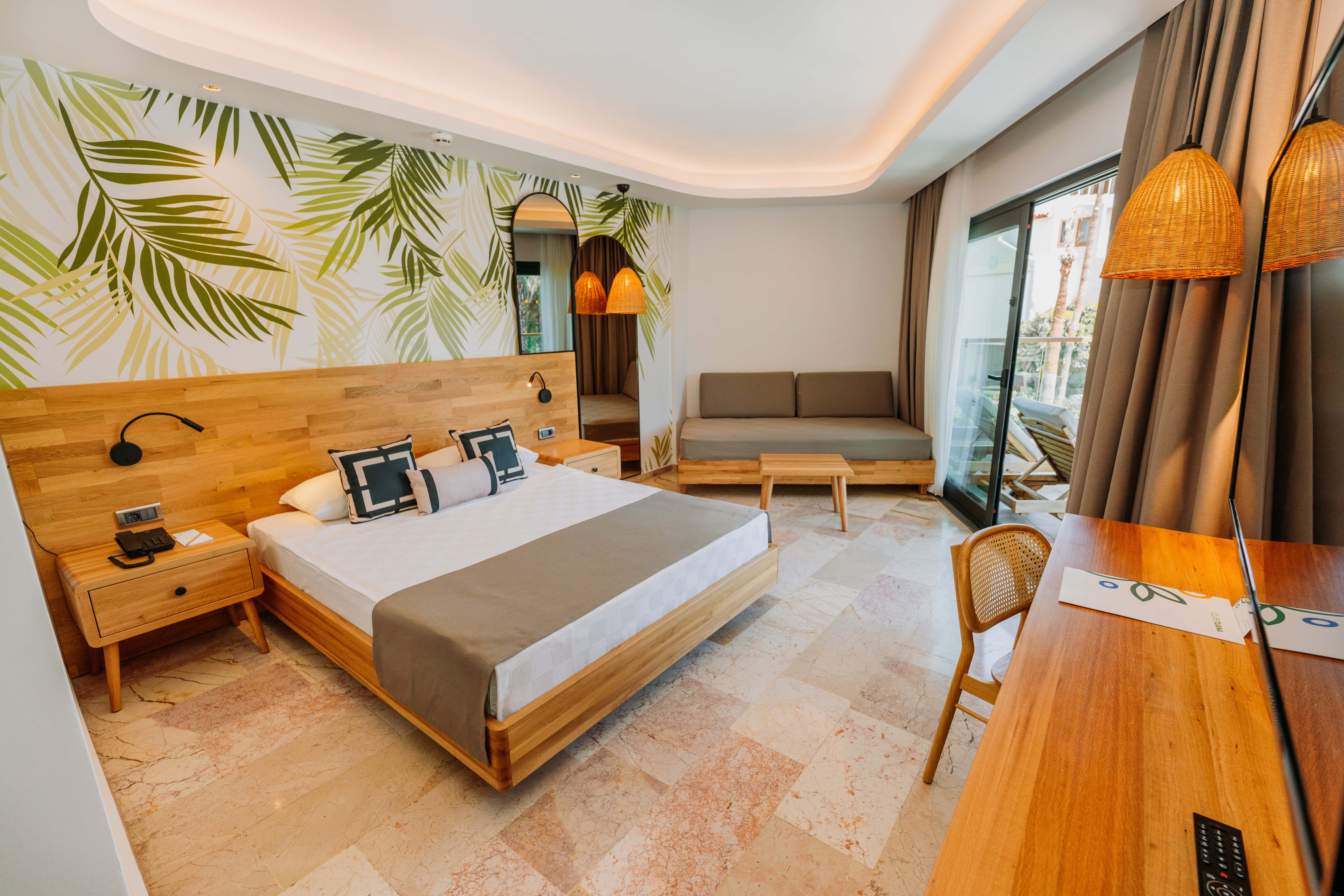 Lagoon Swim Up Room Access Via Stairs