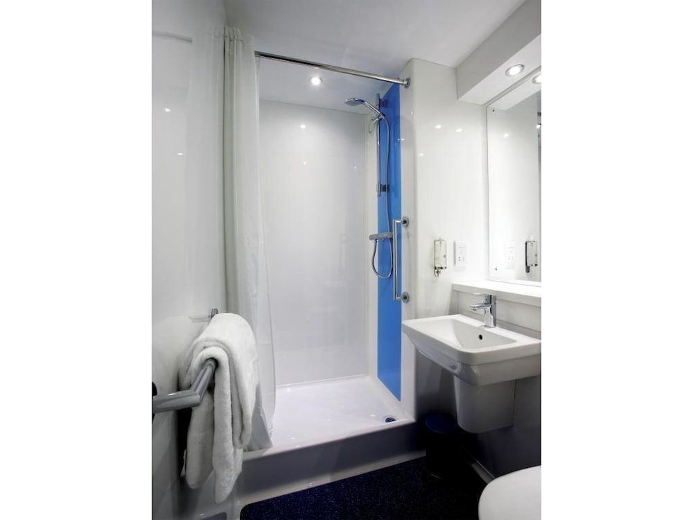 Travelodge Aberdeen Central Bridge Street 17/18