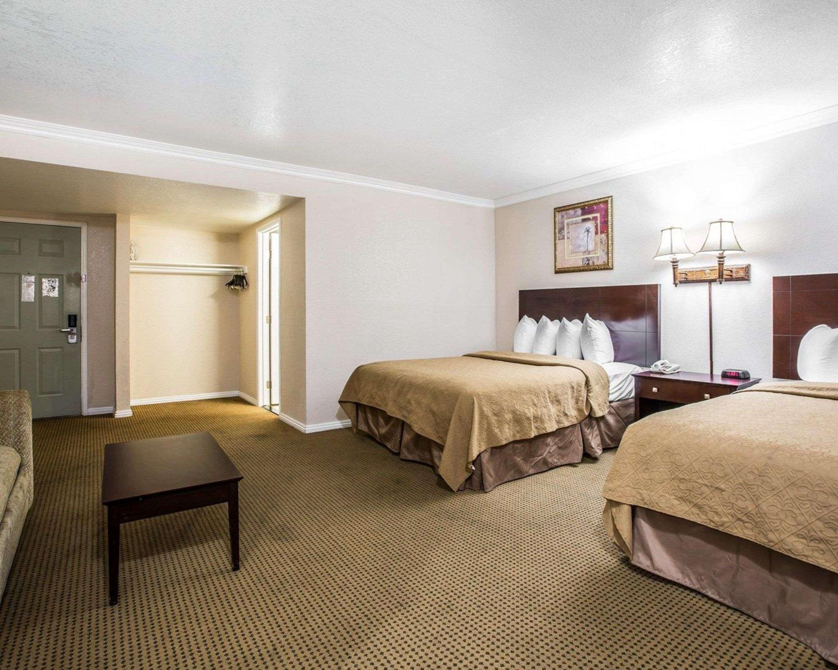 Quality Inn & Suites Thousand Oaks 10/38