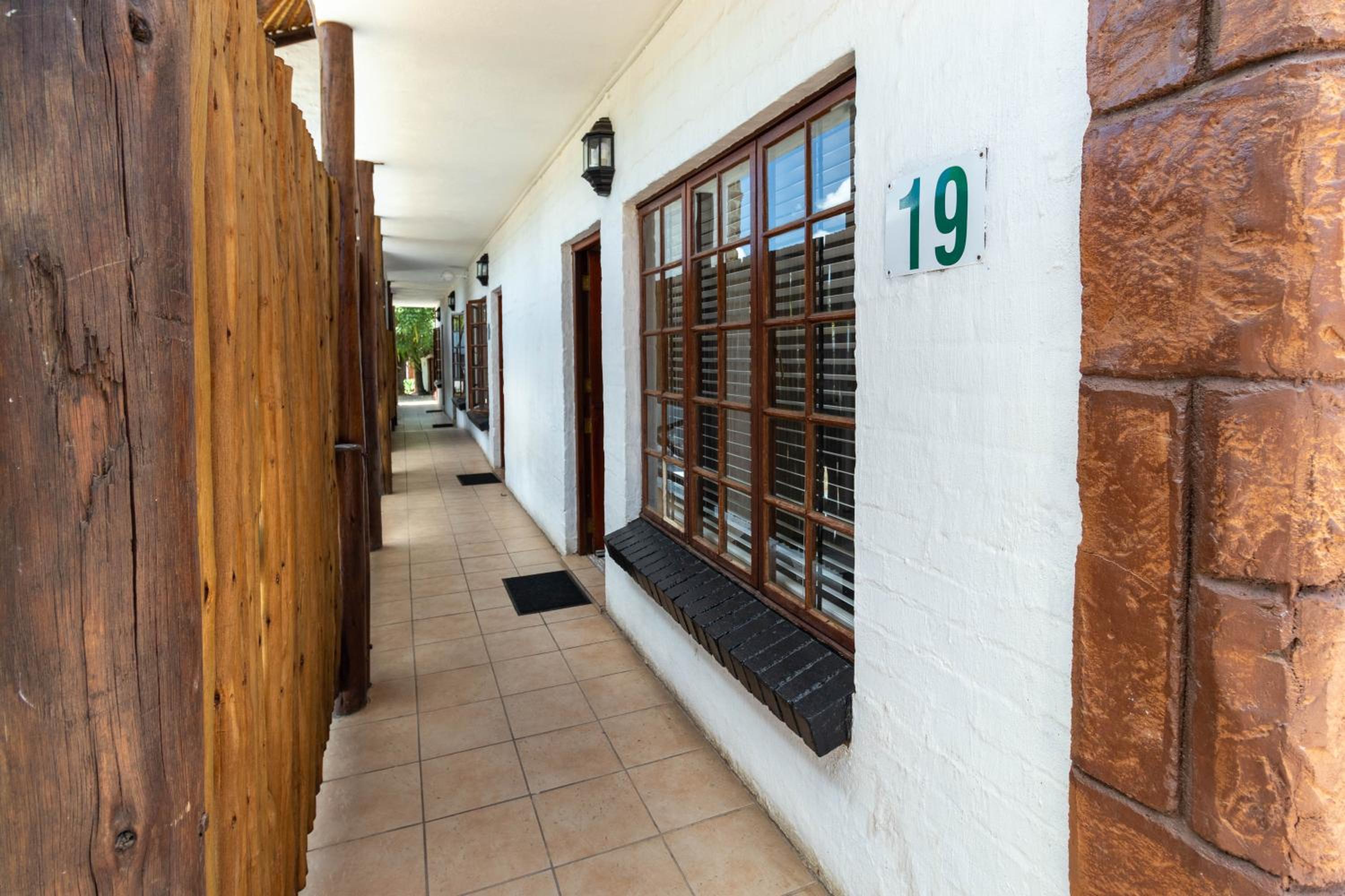 Bolivia Lodge 4/39