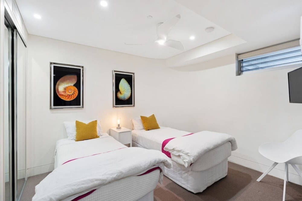 2 BEDROOMS, APARTMENT, POOL ACCESS