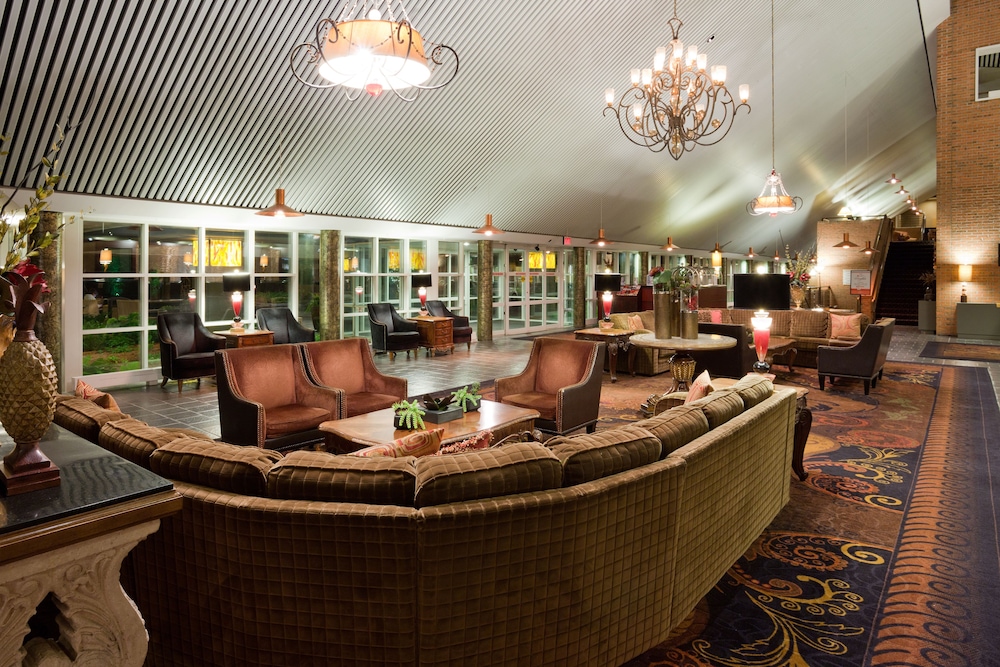 Crowne Plaza Minneapolis West 41/60