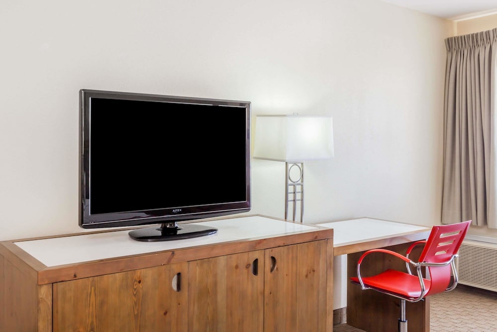 Ramada Plaza By Wyndham Garden Grove/Anaheim South 37/43