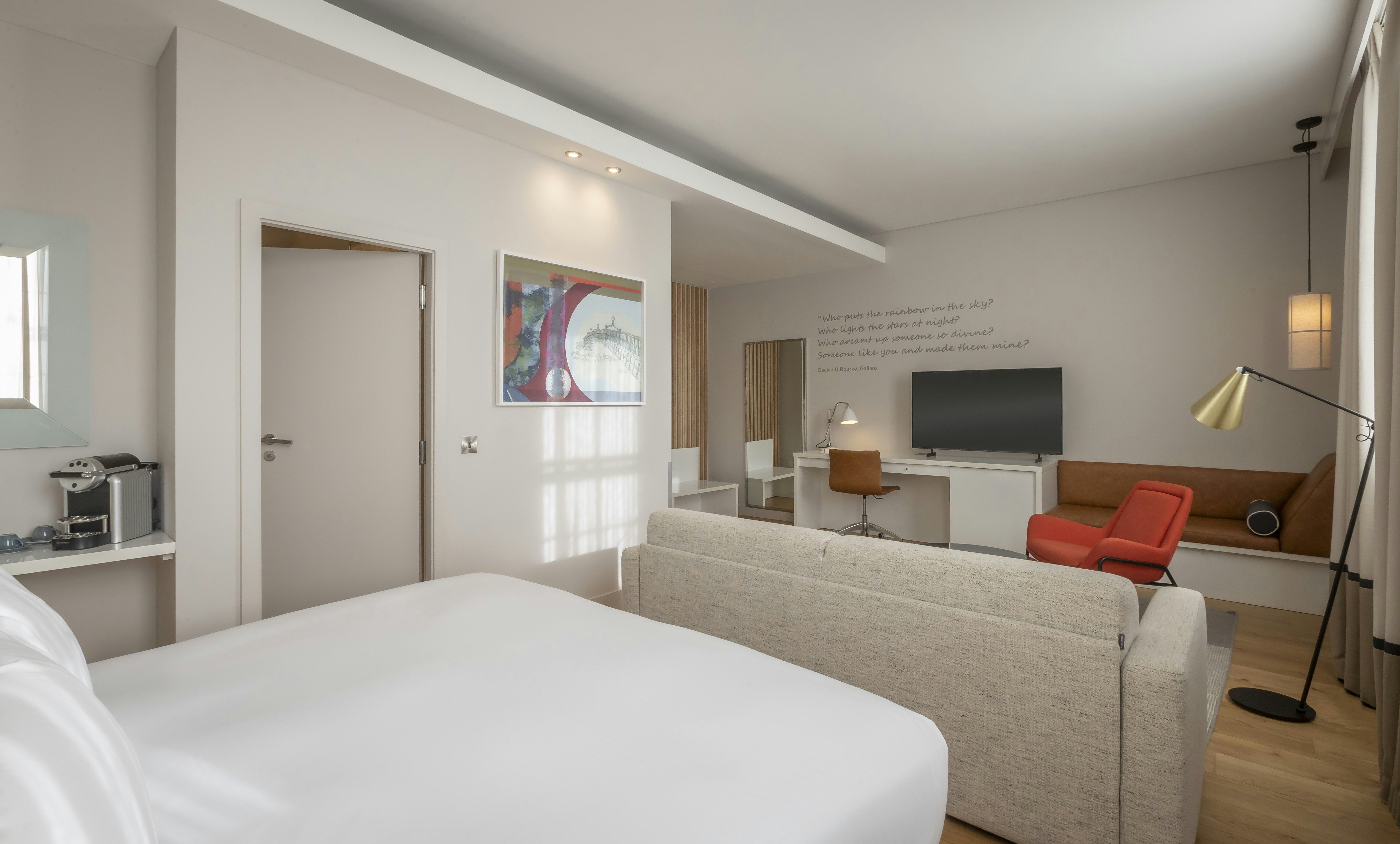 JUNIOR SUITE, KING BED, RIVER VIEW