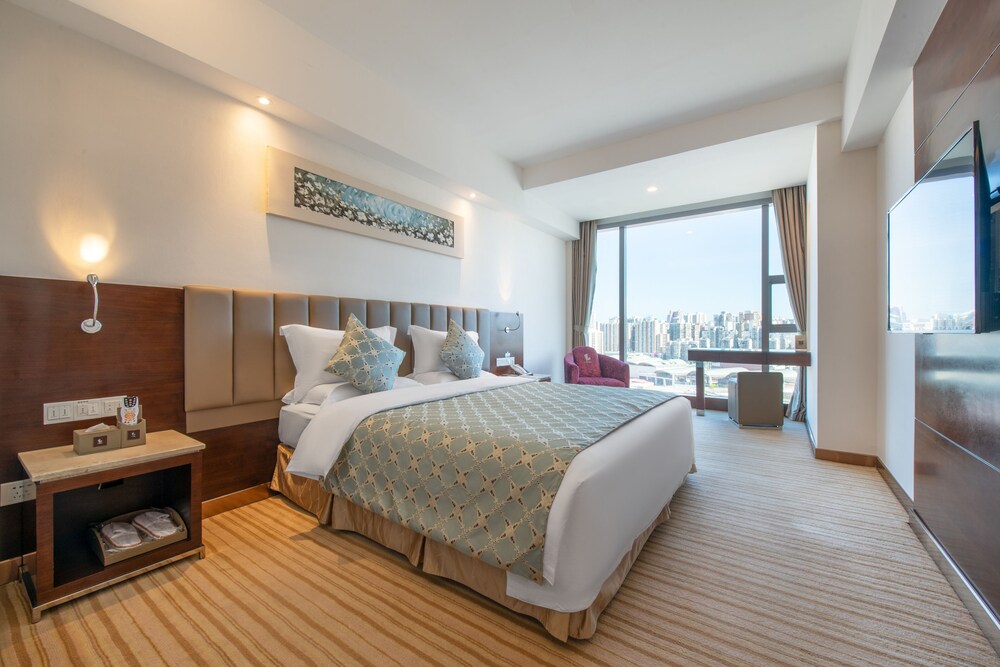 L Hotel Changsheng 32/62