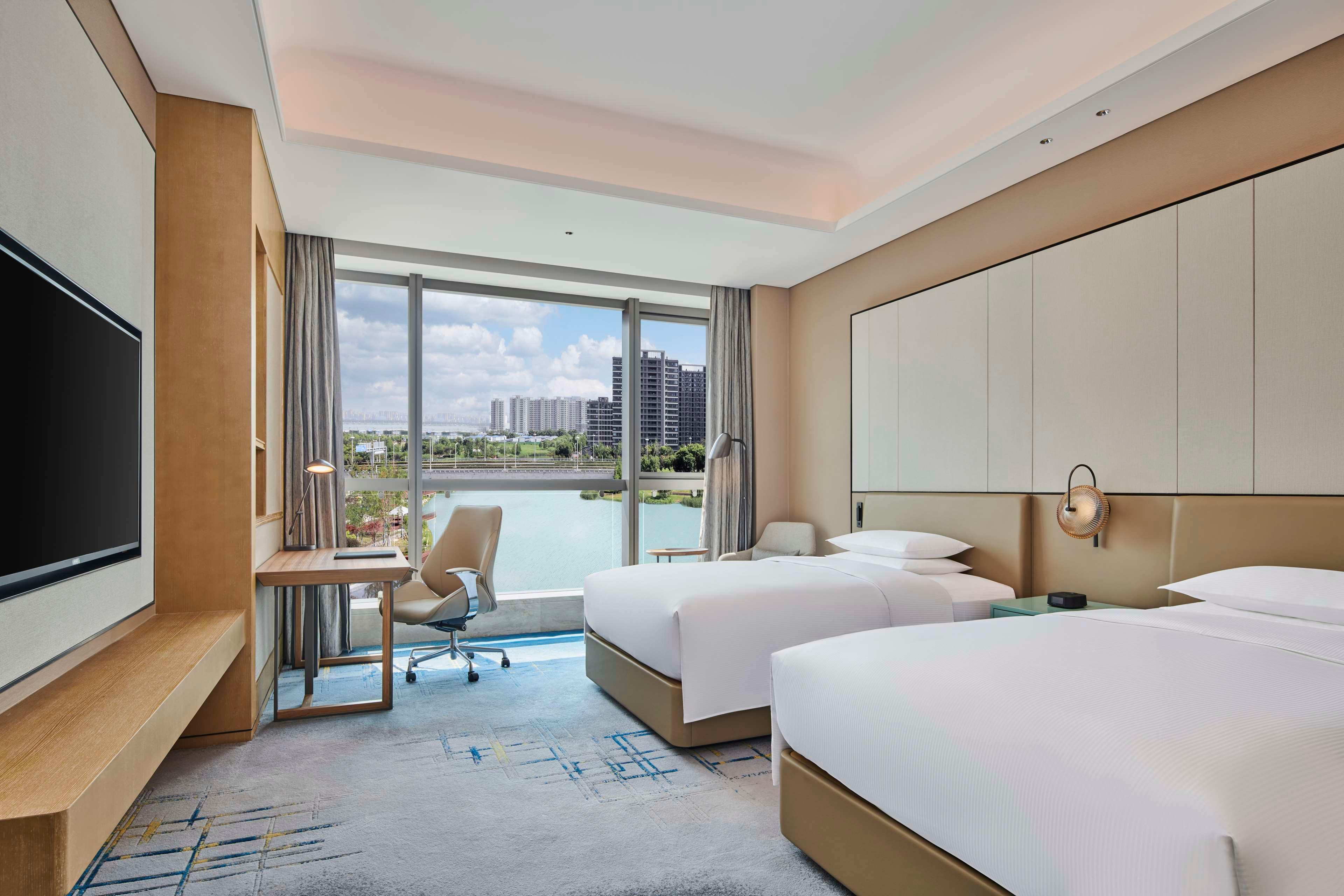 DELUXE, TWIN BEDS, RIVER VIEW