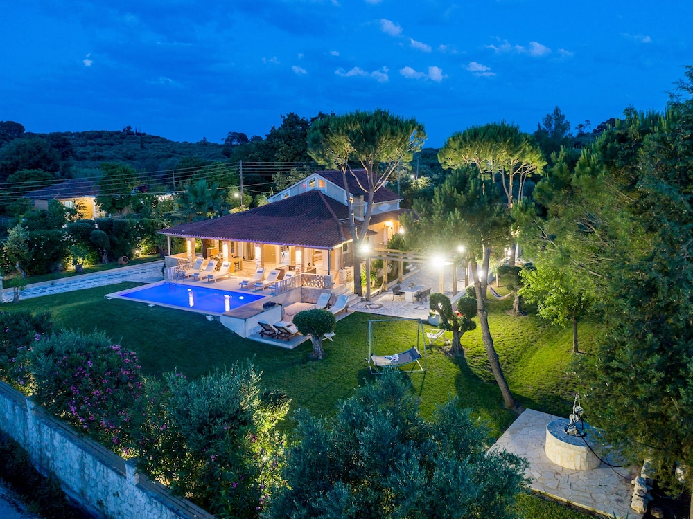 Luxury Dream Villa 2/43