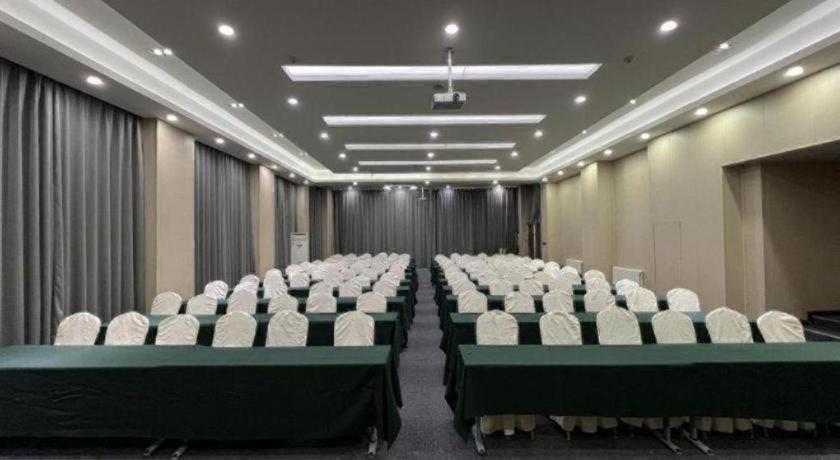 Jinjiang Inn Select (Xi'an Bell Tower North Street Metro Station) 54/67