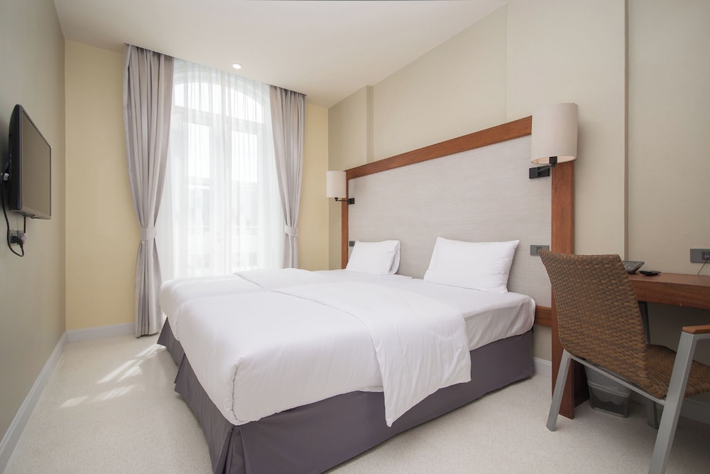 LITTLE NYONYA HOTEL 15/50