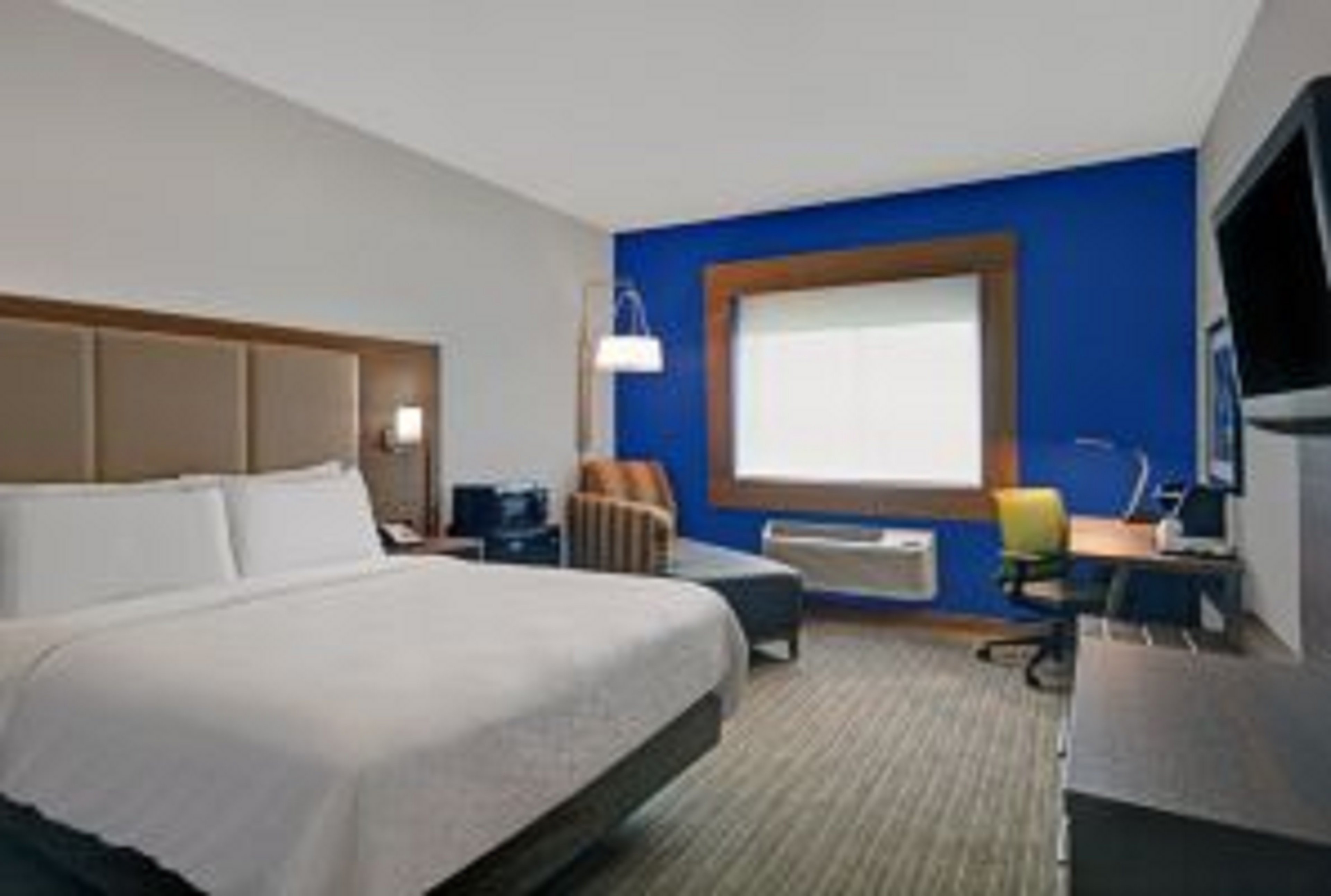 Holiday Inn Express & Suites DETROIT - DEARBORN 28/72