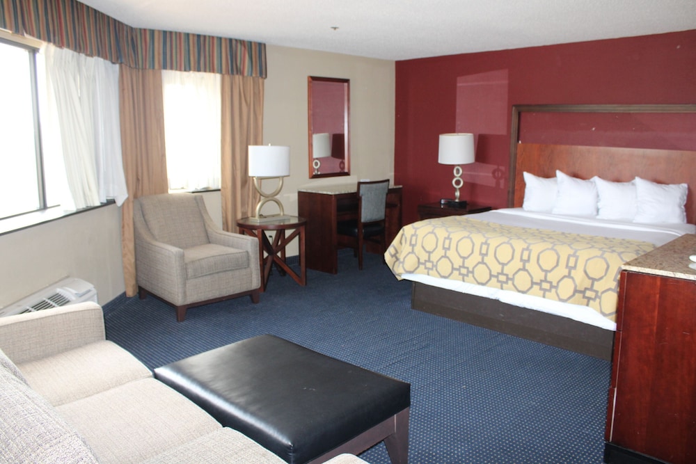 APM Inn and Suites 18/39