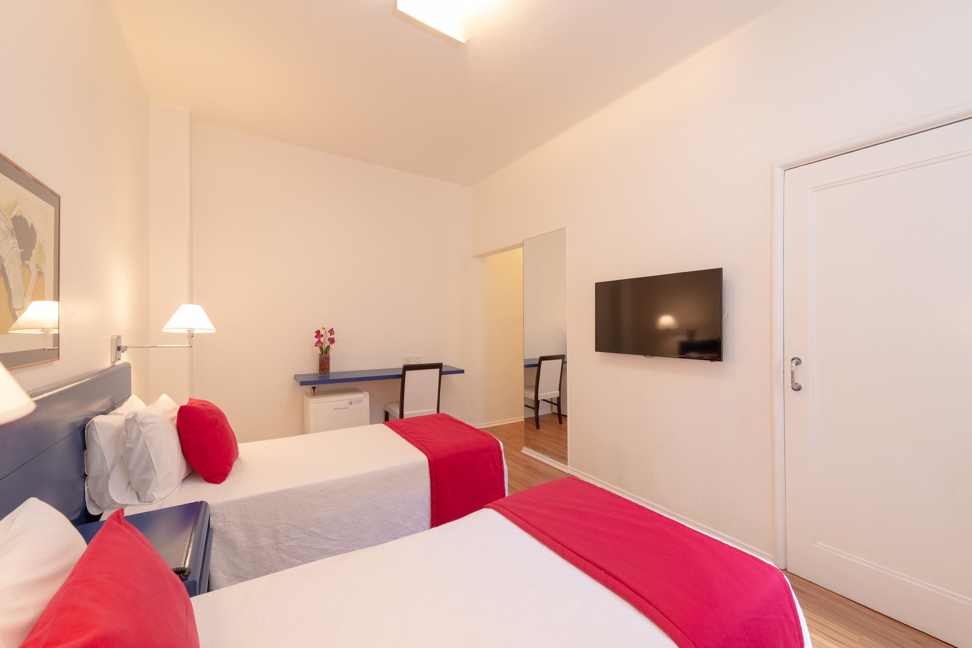 ROOM, QUADRUPLE