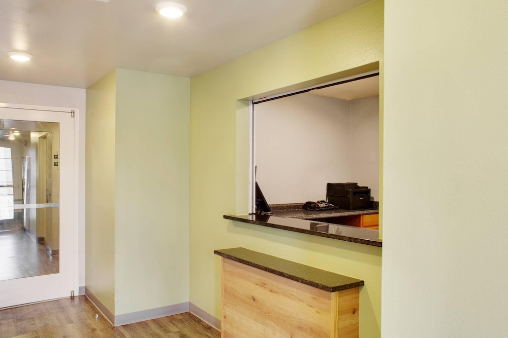WoodSpring Suites Conroe 32/32